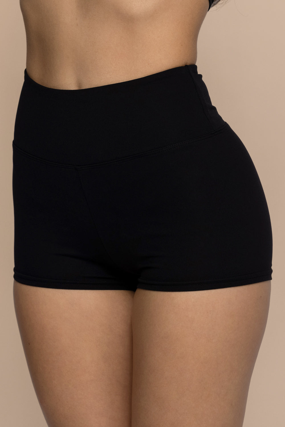 Nikari Shorts - Black